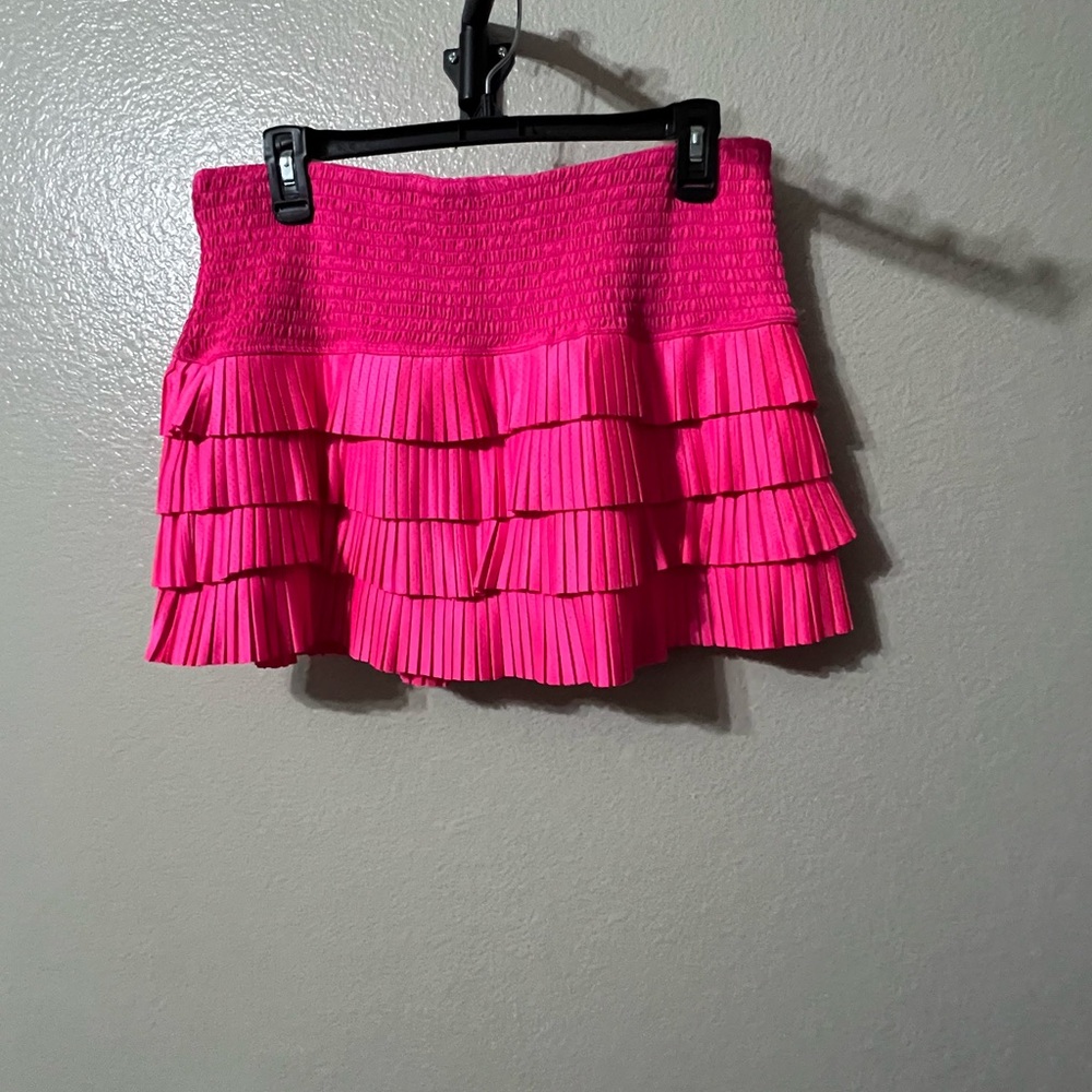 Catch &Club Hot Pink Ruffle tiered skorts. NWT. Sz-Lg.